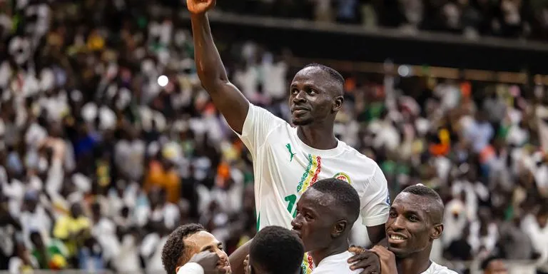 Sadio Mané célèbre avec le Sénégal pendant la campagne de qualification
