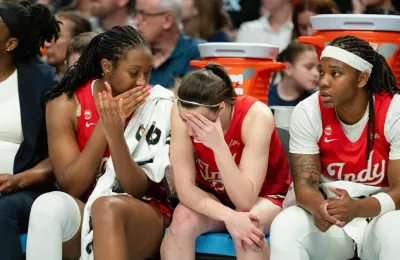 Caitlin Clark et Stephanie White minimisent leur échange tendu : « C’est du coaching »