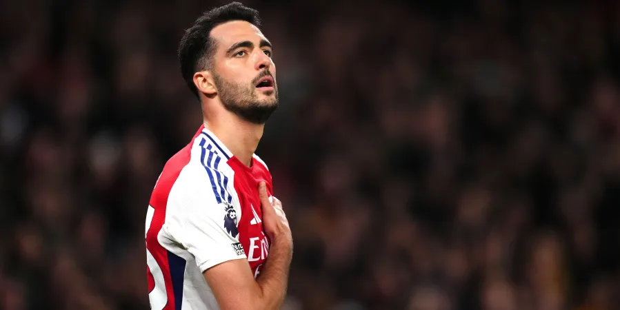 Mikel Merino célèbre un but avec Arsenal lors d'un match de Premier League