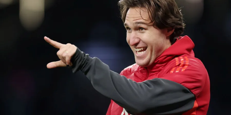 Federico Chiesa à l'échauffement avec Liverpool, l'un des profils suivis par la Juventus