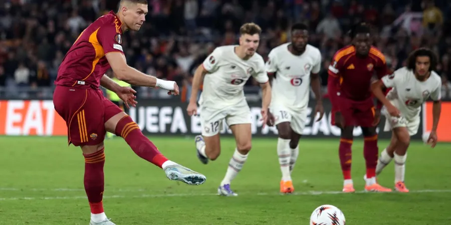 Artem Dovbyk avec la Roma lors d'un match européen au Stadio Olimpico