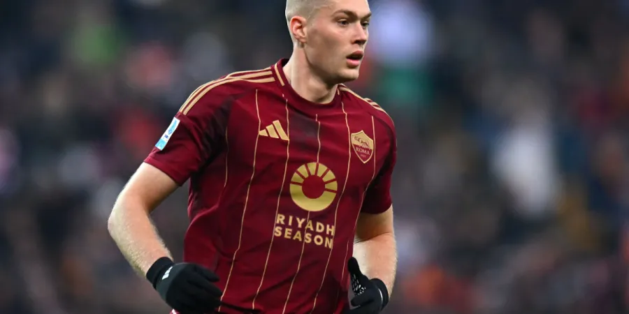 Artem Dovbyk sous le maillot de la Roma lors d'un match de Serie A
