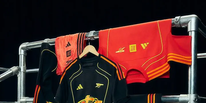 Visuel principal de la collection Arsenal x NTS conçue avec adidas
