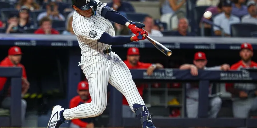 George Lombard Jr. frappe un home run en solo lors de ses débuts avec les Yankees face aux Cardinals