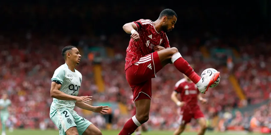 Cody Gakpo avec Liverpool, cible offensive étudiée par Tottenham