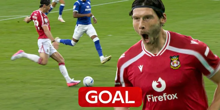 Kieffer Moore donne l'avantage à Wrexham en tout début de match face à Cardiff