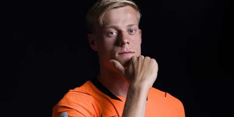 Jan Paul van Hecke, nouveau défenseur de Tottenham après son transfert depuis Brighton