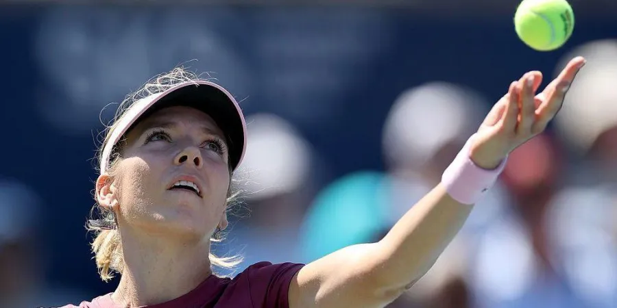 Katie Boulter se prépare à servir