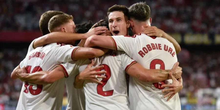 Les joueurs du Séville FC célèbrent un but récent en championnat