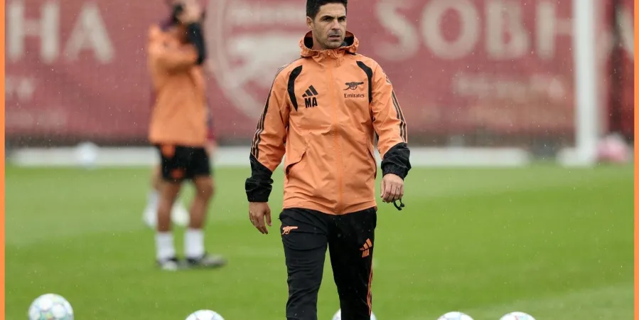 Mikel Arteta pendant un match d’Arsenal, dans un contexte lié à l’avenir contractuel du club